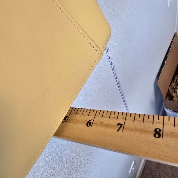 Portland Leather Market tote in Vanilla with matching Classic Plus Card Holder - Picture 4 of 9